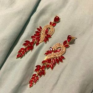 I am selling these gorgeous earrings because I only wore them to prom